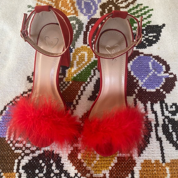 Windsor Red Heels - Picture 4 of 4